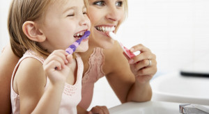 Jak zadbać o zęby dziecka – radzi stomatolog