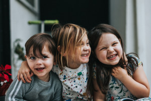 Dzieci w wieku od 7 do 11 lat będą objęte profilaktyką stomatologiczną (fot. Unsplash) Poznań: UM realizuje program profilaktyki stomatologicznej dla dzieci