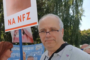 Andrzej Cisło wiceprezes NRL, przew. KS NRL. podczas protestu pracowników ochrony zdrowia Dentyści w proteście pracowników ochrony zdrowia
