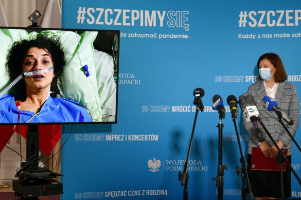 Wojewoda podkarpacki Ewa Leniart podczas konferencji dotyczącej sytuacji epidemicznej w regionie (fot. PAP/Darek Delmanowicz) Koronawirus 22 września: 20 zgonów i 882 zakażeń
