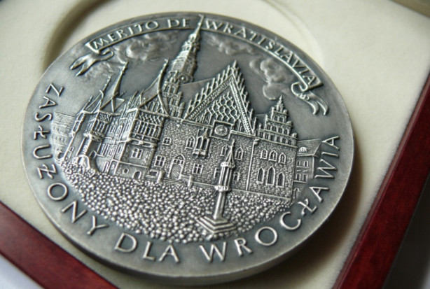 Prof. Marzena Dominiak z medalem „Merito de Wratislavia – Zasłużony dla Wrocławia” Prof. Marzena Dominiak z medalem „Merito de Wratislavia”