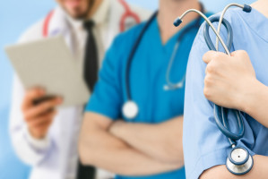 Jakość kształcenia jest kluczowa i dla bezpieczeństwa pacjentów i samych lekarzy (fot. Shutterstock) NRL oburzone planem kształcenia lekarzy i lekarzy dentystów w szkołach zawodowych