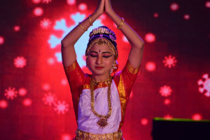 Bal dentystów w Londynie w stylu Bollywood (fot. Unsplash) Londyn: wielki bal charytatywny dentystów