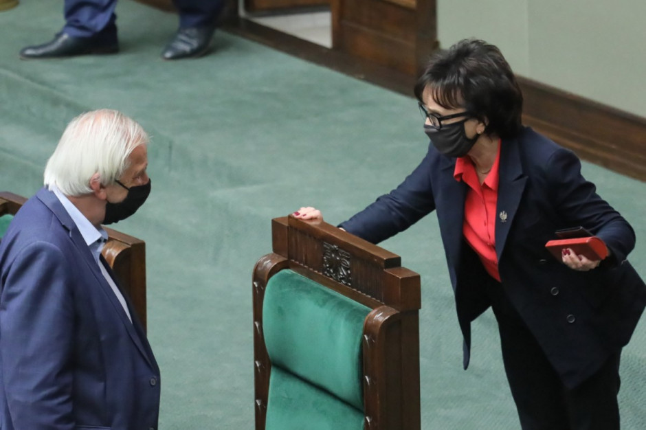 Marszałek Sejmu Elżbieta Witek oraz wicemarszałek Sejmu Ryszard Terlecki podczas posiedzenia Sejmu (fot. PAP/Paweł Supernak) Marszałek Sejmu Elżbieta Witek oraz wicemarszałek Sejmu Ryszard Terlecki podczas posiedzenia Sejmu (fot. PAP/Paweł Supernak)