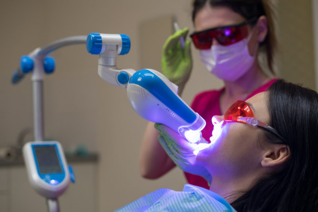 Obalanie mitów na temat laseroterapii w stomatologii