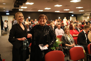 Podczas otwarcia nowego Teatru Scena 11 w Warszawie (fot. PAP/Albert Zawada) Koronawirus 1344 zakażeń, 23 zgony