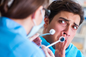 Amerykańscy pacjenci żądają by dentyści szczepili się przeciwko COVID-19