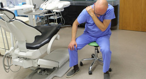FDI przeszkoli dentystów jak ergonomicznie pracować