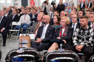 Zabrze, otwarcia zakładu firmy Weber Stephen Products (fot. PAP/Andrzej Grygiel) Koronawirus 9 października: 29 zgonów i 2012 zakażeń