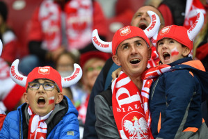 Stadion PGE Narodowy, mecz eliminacyjny do mistrzostw świata 2022 (fot. PAP/Radek Pietruszka) Koronawirus 10 października: 5 zgonów i 1527 zakażeń