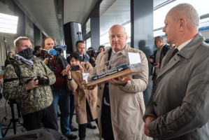 Lublin podczas prezentacji dwóch składów elektrycznych zespołów trakcyjnych (fot. PAP/Wojtek Jargiło) Koronawirus 13 października rekordowo dużo zakażeń