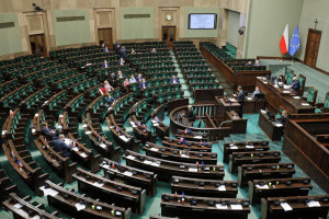 Sejmu podczas obrad 14 października (fot. PAP/Paweł Supernak) Koronawirus 15 października: 2771 zakażeń i 49 zgonów