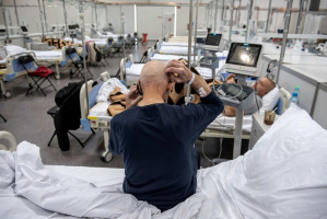 Ponownie uruchomiony szpital tymczasowy na terenie Targów Lublin, (fot. PAP/Wojtek Jargiło) Koronawirus 18 października: 3 zgony i 1537 zakażeń