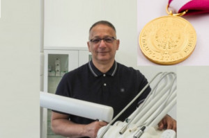 Prof. zw. dr hab. n med. Mansur Rahnama Prof. Mansur Rahnama uhonorowany medalami: Za Długoletnią Służbę i KEN