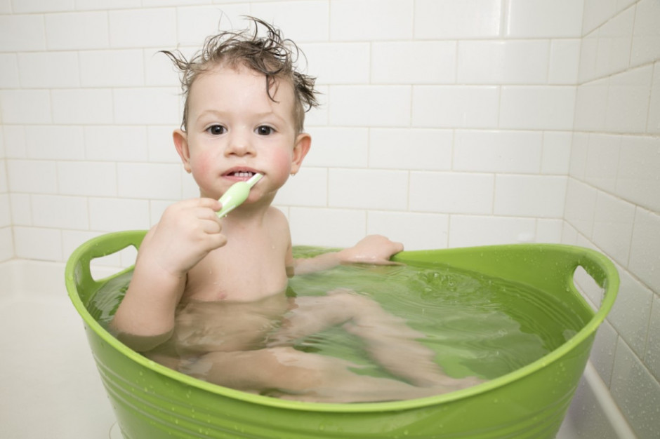 Mycie zębów ma się stać przyjemnością dla dziecka (fot. Pixabay)