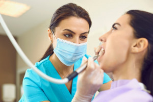 Mazowieckie Centrum Stomatologii poszukuje dentystów do pracy (fot. Shutterstock) W MCS konkurs ofert dla dentystów