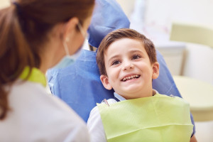 Stomatologia dziecięca bezlimitowo? (fot. Shutterstock) Jak to jest ze stomatologią dziecięcą?