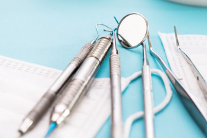 Najuboższe osoby nie mają dostępu do leczenia stomatologicznego (fot. Shutterstock) Coraz dotkliwszy brak leczenia stomatologicznego na NFZ