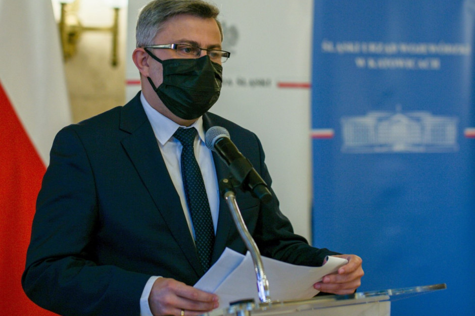 Wojewoda śląski Jarosław Wieczorek wziął udział w briefingu nt. bieżącej sytuacji epidemicznej w regionie (fot. PAP/Andrzej Grygiel)
