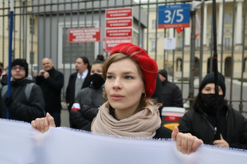 Warszawa, manifestacja - Nie dla masowej imigracji! Solidarni ze Strażą Graniczną i Wojskiem Polskim! (fot. PAP/Paweł Supernak) Warszawa, manifestacja - Nie dla masowej imigracji! Solidarni ze Strażą Graniczną i Wojskiem Polskim! (fot. PAP/Paweł Supernak)