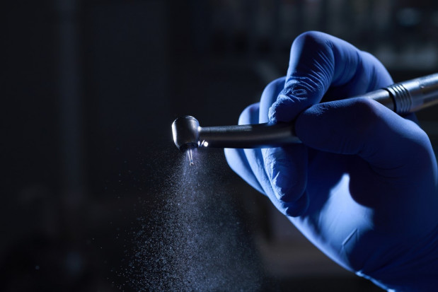 O uporządkowanie sytuacji w stomatologii (fot. Shutterstock) NFZ w sprawie trybu aneksowania umów w stomatologii