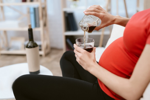 Zdrowie stomatologiczne dziecka, gdy matka w ciąży piła alkohol