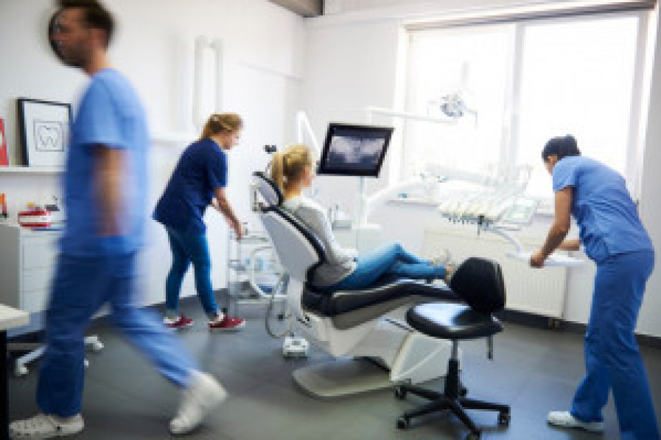 Ceny usług stomatologicznych w listopadzie 2021 (foto: Shutterstock) Ceny usług stomatologicznych w listopadzie 2021 (foto: Shutterstock)