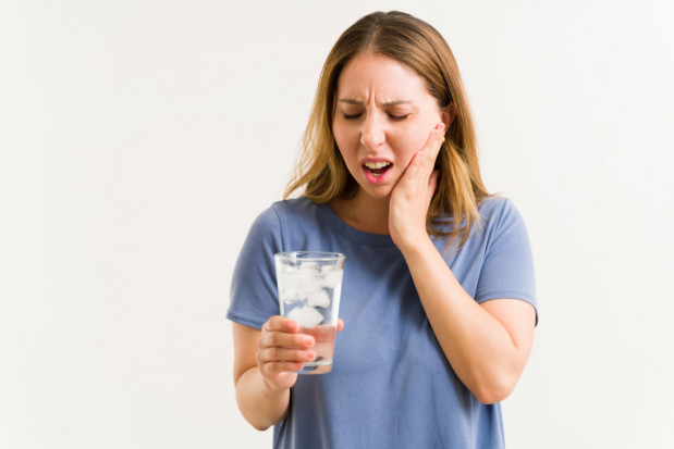 Przykra dolegliwość - nadwrażliwe zęby (fot. Shutterstock) Kogo dotyka najmocniej nadwrażliwość zębów