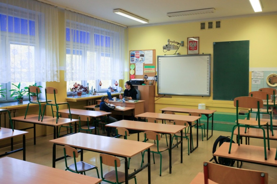 Zdalne zajęcia, prowadzone z siedziby Szkoły Podstawowej nr 21 w Gorzowie Wielkopolskim, 20 bm. (fot. PAP/Lech Muszyński)