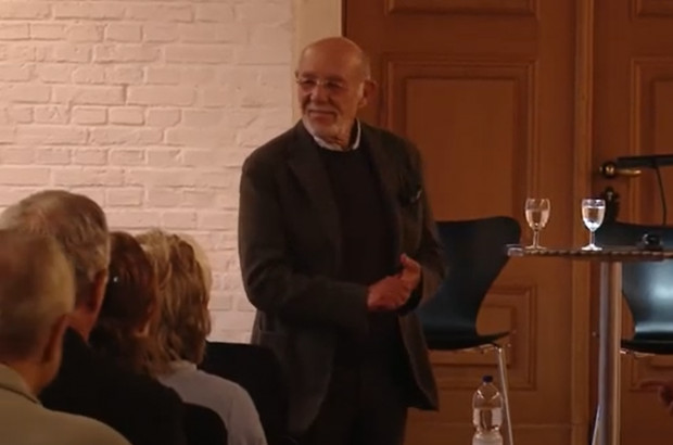 Anatol Gotfried podczas spotkania z czytelnikami (źródło YT) Dentysta od wybitnych postaci literatury