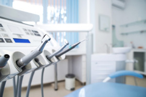 NHS śrubuje normy dla lekarzy dentystów