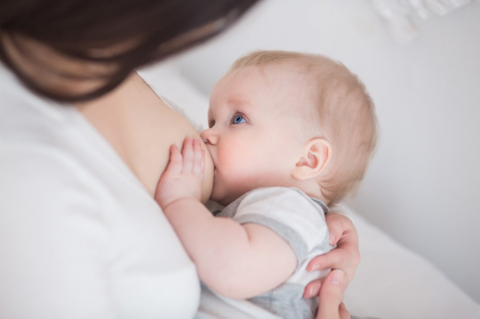 Karmienie piersią a zgryz niemowlaka (fot. Adobe)