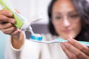20 proc. ankietowanych myje zęby raz dziennie