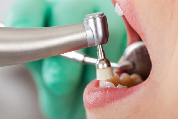 Asystentka, higienistka stomatologiczna i technik dentystyczny – tak wygląda projekt ustawy