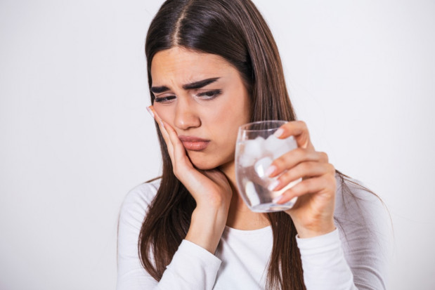 Dieta i zwyczaje zostawiają ślad na zębach Fot. Shutterstock Zęby zdradzają leworęczność, a nawet poziom stresu