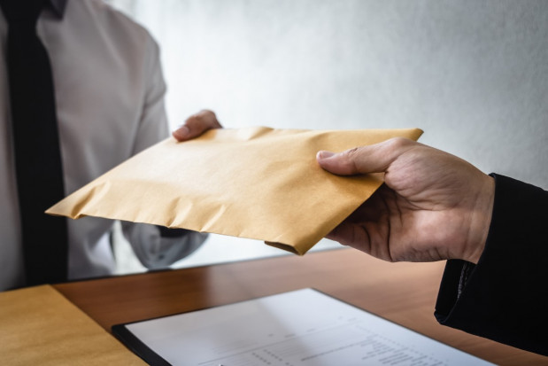Dentysta zainwestował 155 tys. dolarów w łapówkę, która miała ułatwić funkcjonowanie jego klinik Fot. Shutterstock Ortodonta przesiedzi rok w więzieniu za skorumpowanie polityka