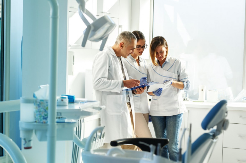 Co MZ wie o liczbie lekarzy dentystów Fot. AdobeStock Co MZ wie o liczbie lekarzy dentystów Fot. AdobeStock