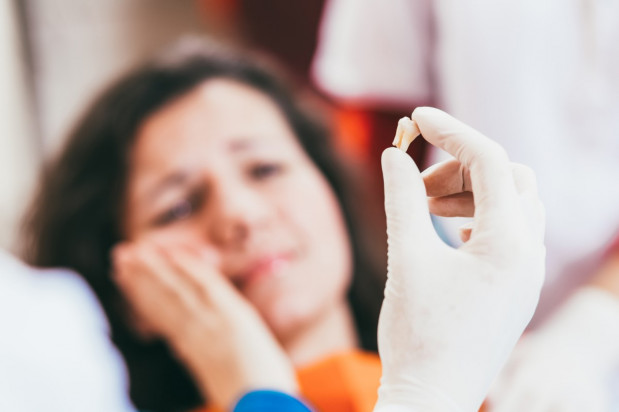 Edukacyjna akcja studentów stomatologii Fot. Shutterstock PTSS radzi pacjentom po ekstrakcji zęba