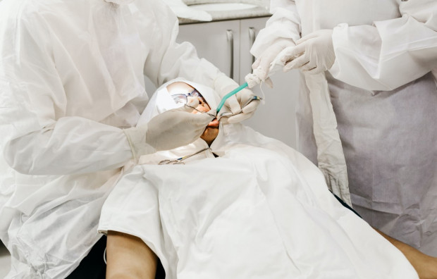 Dentysta wyręczył się amatorem - pasjonatem stomatologii