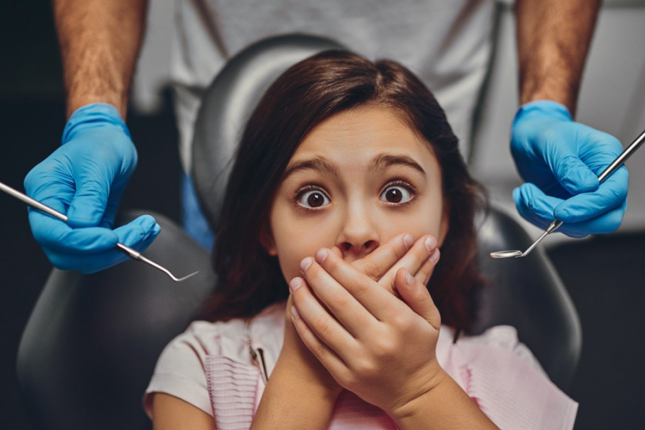 Dlaczego dziecko u dentysty się boi? Fot. AdobeStock