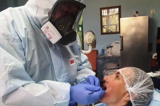 Pomoc dla Ukrainy Foto FB Ukraina: dentysta Siergiej Isaryk woła o pomoc