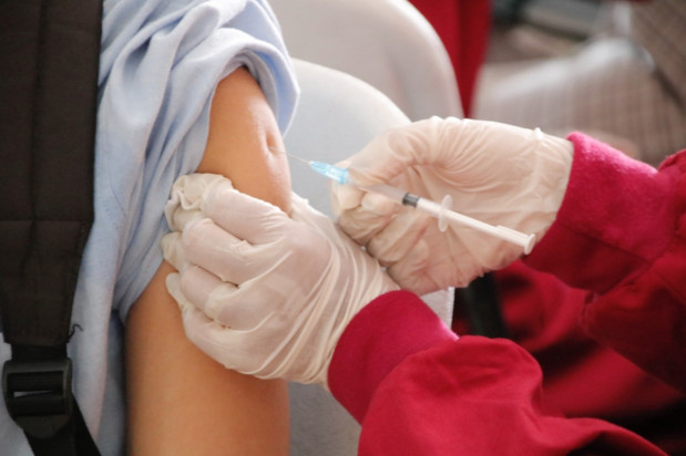 Stomatologiczne skutki szczepienia przeciwko COVID-19