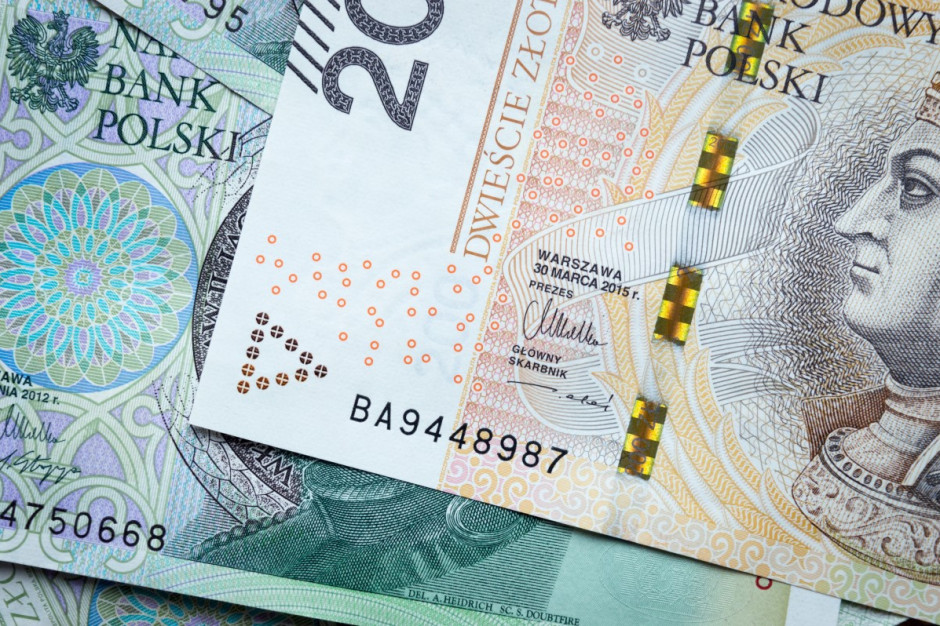 Pieniądze na stomatologię "na NFZ" Fot. Shutterstock Pieniądze na stomatologię "na NFZ" Fot. Shutterstock