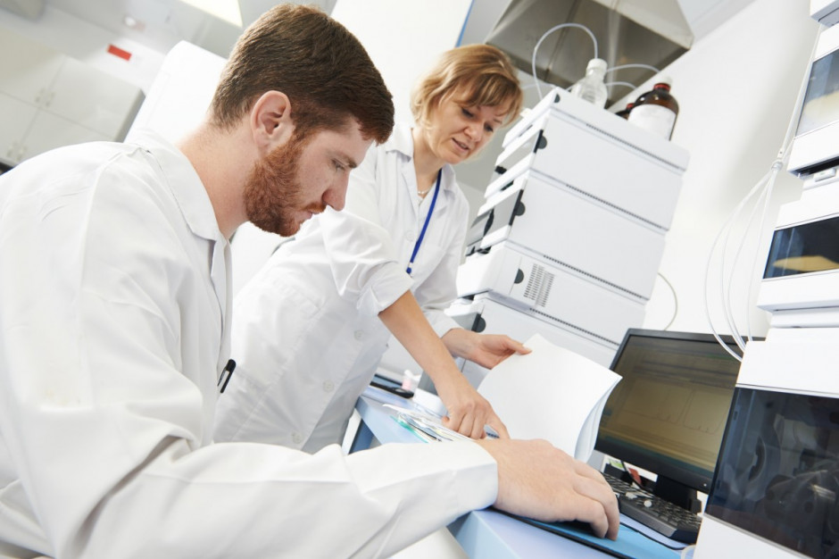 Punkty edukacyjne dla lekarzy i lekarzy dla dentystów za szkolenia z EDM. Fot. Shutterstock Punkty edukacyjne dla lekarzy i lekarzy dla dentystów za szkolenia z EDM. Fot. Shutterstock