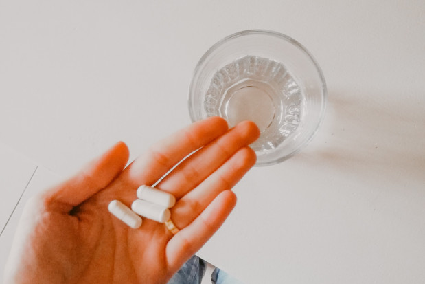 Dentyści zbyt często przepisują antybiotyki Fot. Unsplash Zalecenia dla dentystów w sprawie leczenia próchnicy i antybiotykoterapii