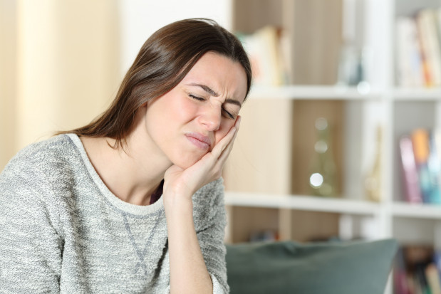 Nadwrażliwość zębów: jakie pasty do zębów wybrać? Fot. Shutterstock Nadwrażliwość zębów. Naukowcy wskazali, jakie pasty wybrać