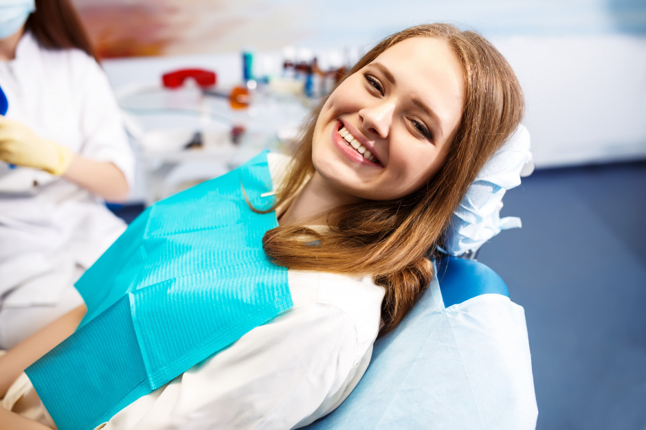 Zdrowe zęby i dziąsła dzięki opiece higienistki stomatologicznej Fot. AdobeStock