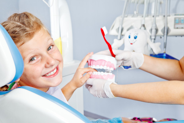 Specjalizacje: gdzie najlepiej uczą stomatologów dziecięcych