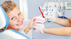 Specjalizacje: gdzie najlepiej uczą stomatologów dziecięcych