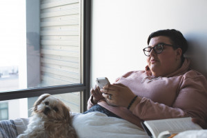 Osoby otyłe mają więcej problemów z dziąsłami niż szczupłe Fot. Unsplash Odmówiła przyjęcia otyłej pacjentki przez brak specjalnego fotela